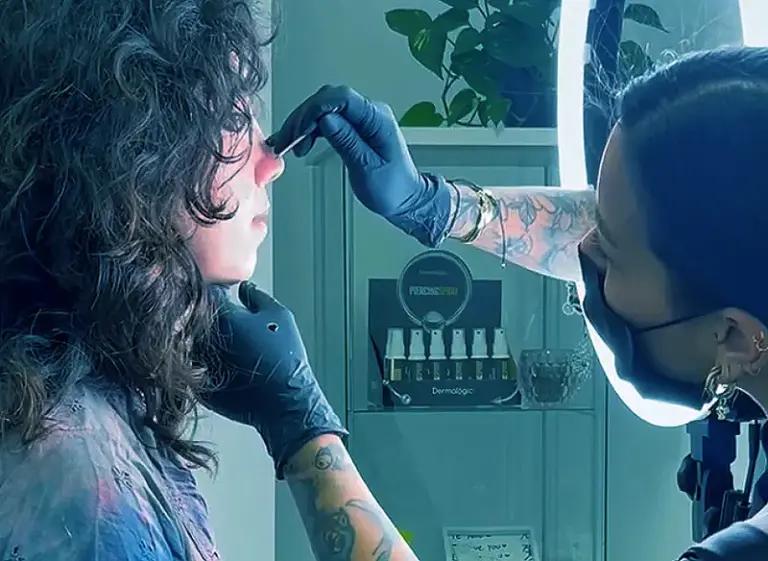 ¿Cuánto tarda en curarse un piercing? Guía completa por zona