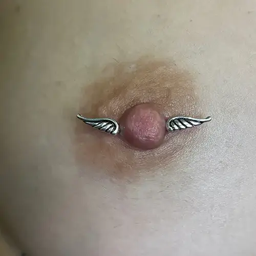 Piercing de Pezon en Barcelona por Laura Blu