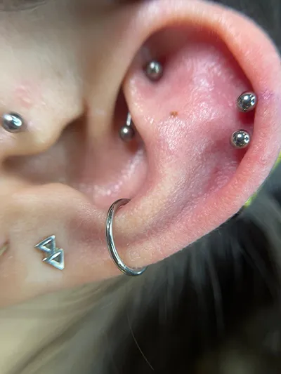 Combinaciones de piercings en oreja