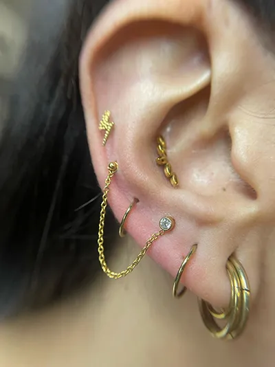 Combinaciones de piercings en oreja