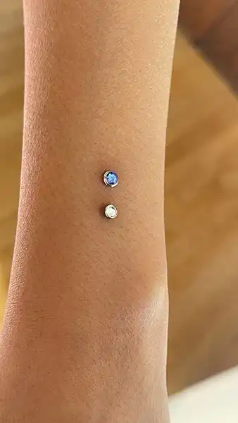 2 piezas piercing microdermal en la muñeca