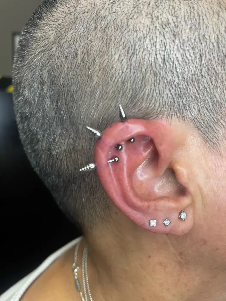Diseño personalizado de pendientes en la oreja con titanio ASTM F-136
